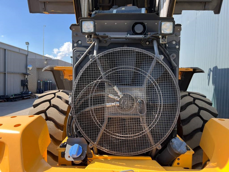 Wheel loader Volvo L90H: picture 17