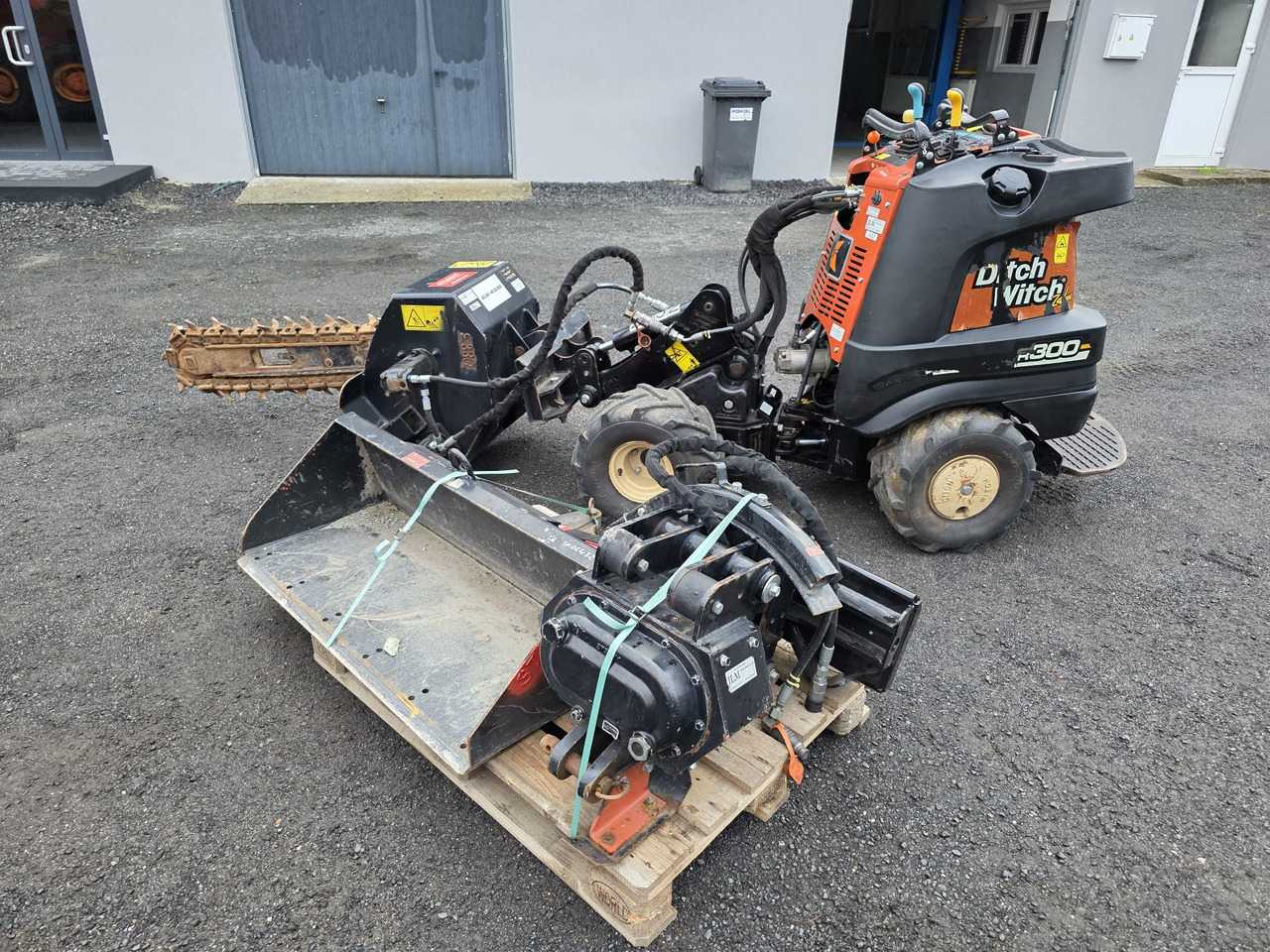 Ditch Witch R300 - Mini excavator: picture 3 Ditch Witch R300 - Mini excavator: picture 3