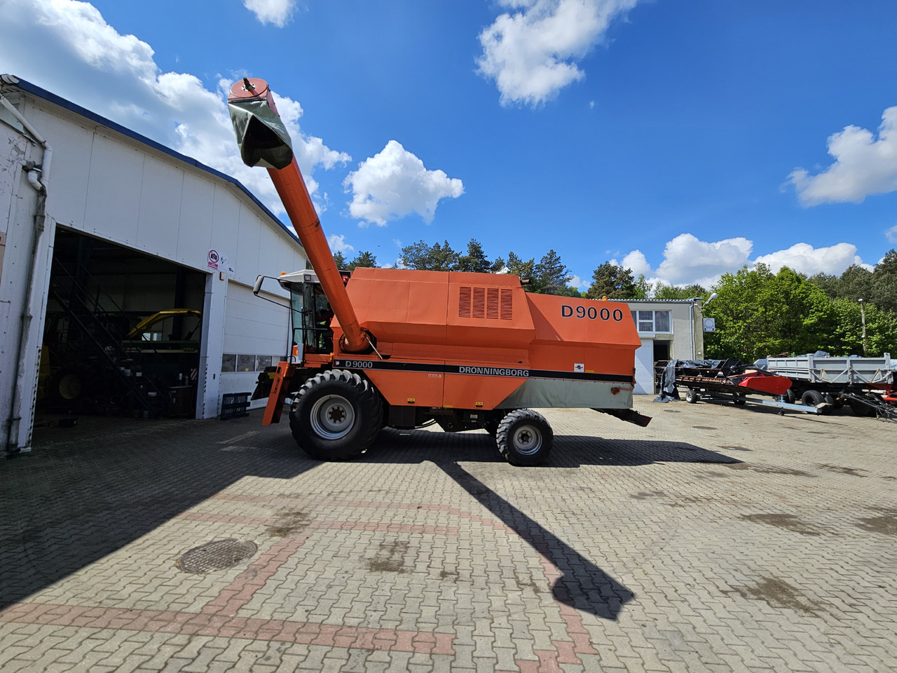 Dronningborg D9000 - Combine harvester: picture 2 Dronningborg D9000 - Combine harvester: picture 2
