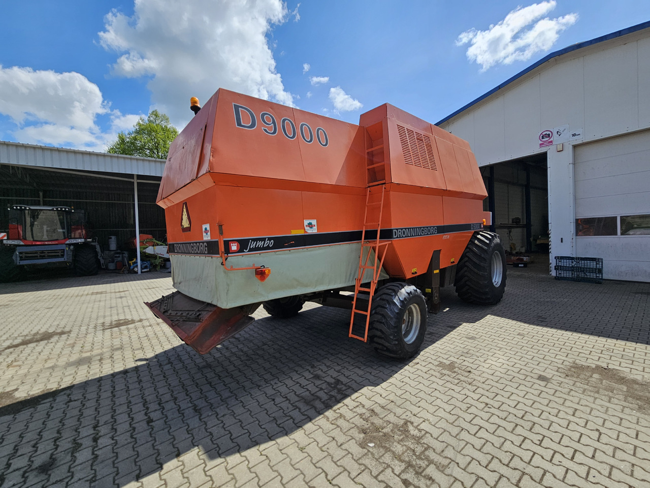 Dronningborg D9000 - Combine harvester: picture 5 Dronningborg D9000 - Combine harvester: picture 5