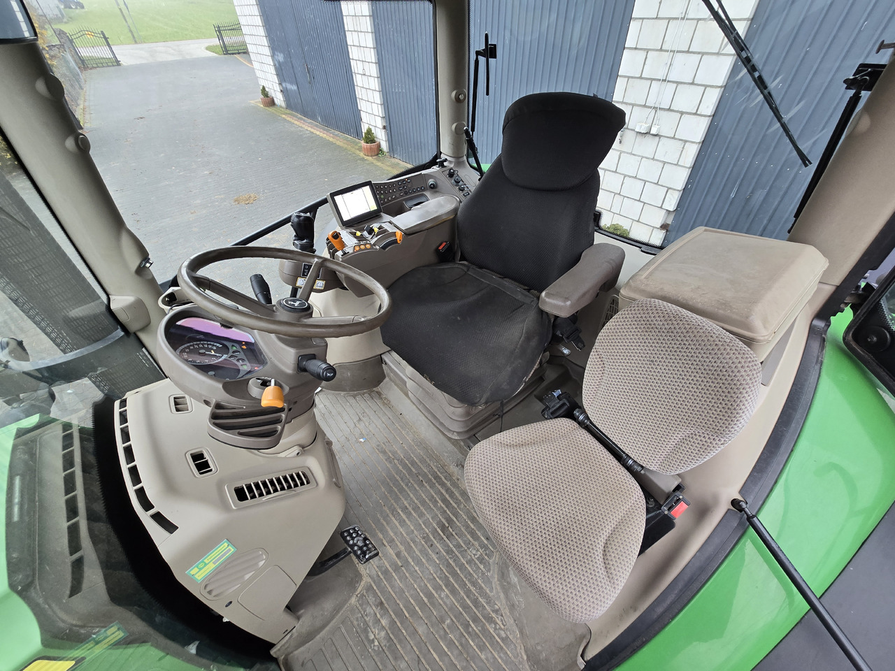 JOHN DEERE 6140R - Farm tractor: picture 3 JOHN DEERE 6140R - Farm tractor: picture 3