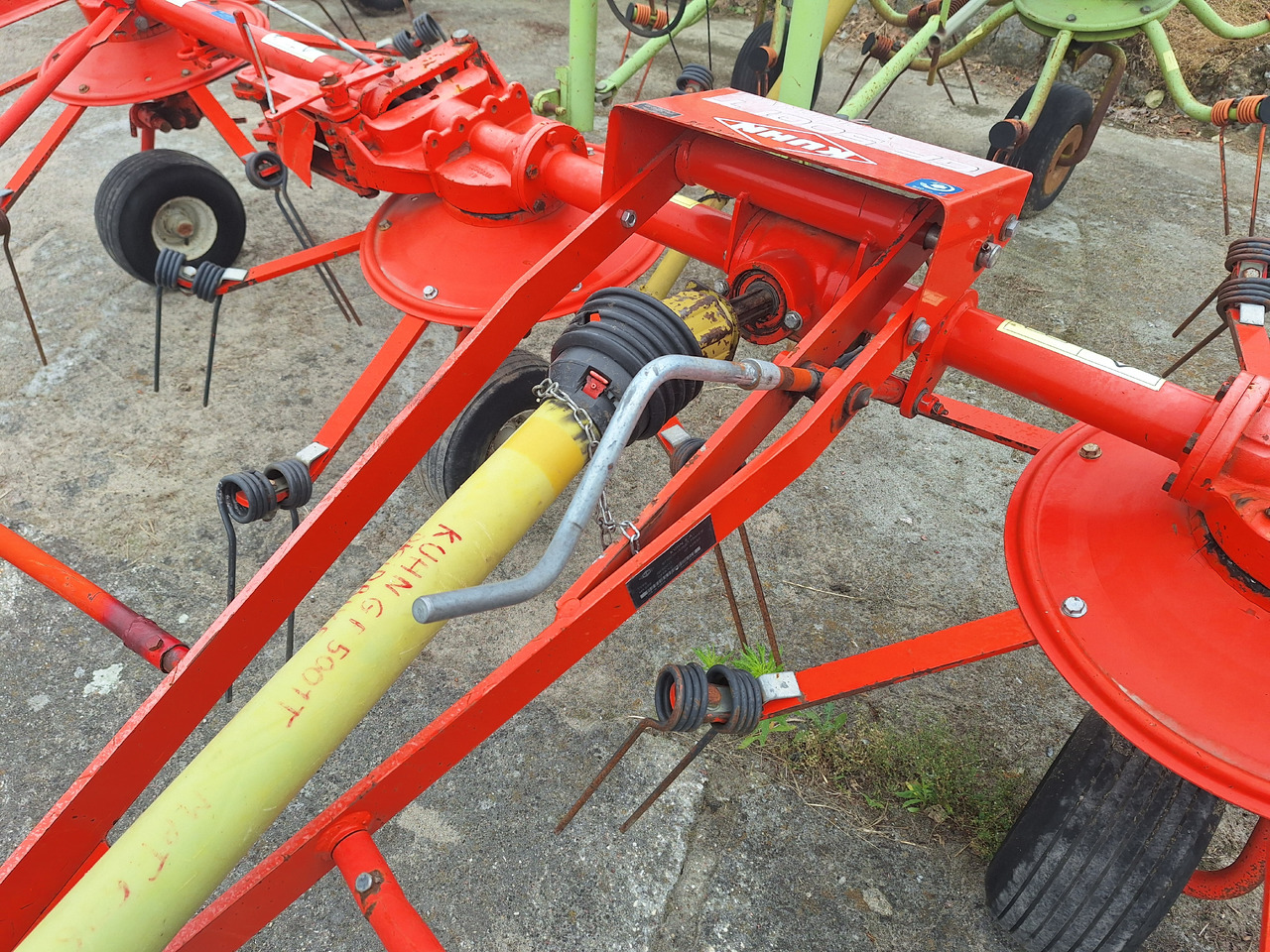 KUHN 5001T - Tedder/ Rake: picture 5 KUHN 5001T - Tedder/ Rake: picture 5