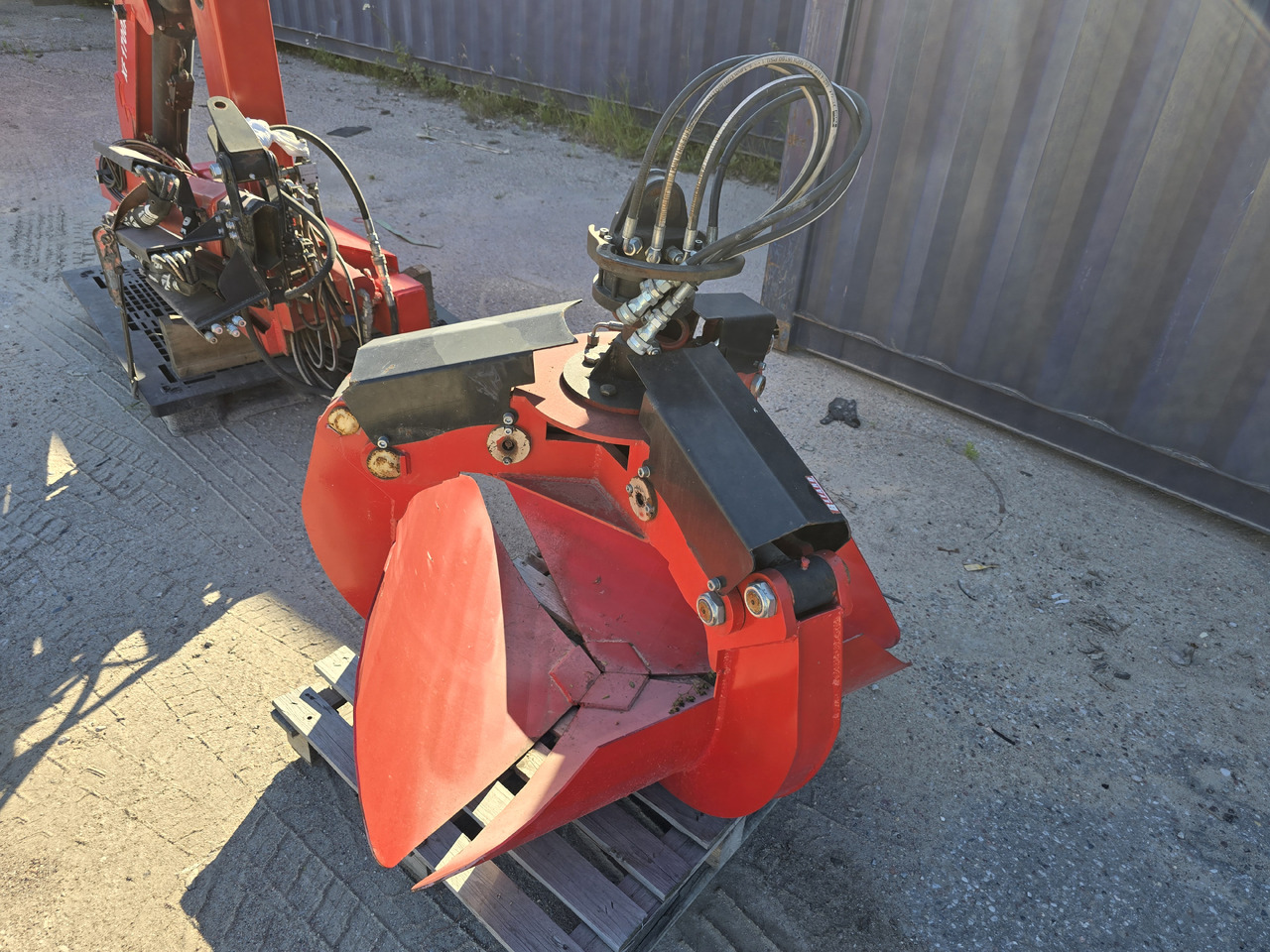 Befard XF 1700 z chwytakiem BEFARD BSR 150 - Other machinery: picture 4 Befard XF 1700 z chwytakiem BEFARD BSR 150 - Other machinery: picture 4