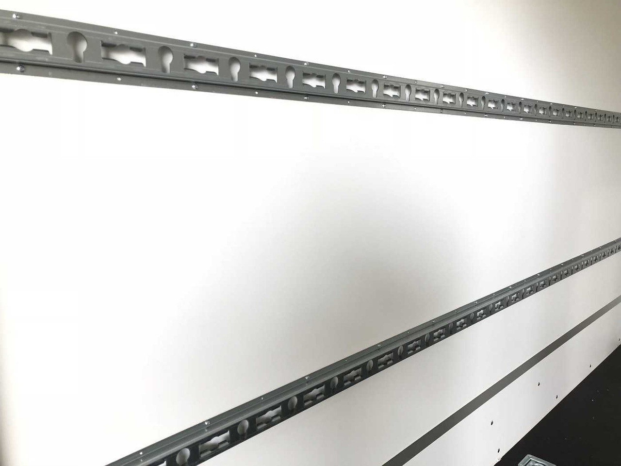 New Closed box trailer BLYSS F2030HTD Seitentür Kofferanhänger: picture 22