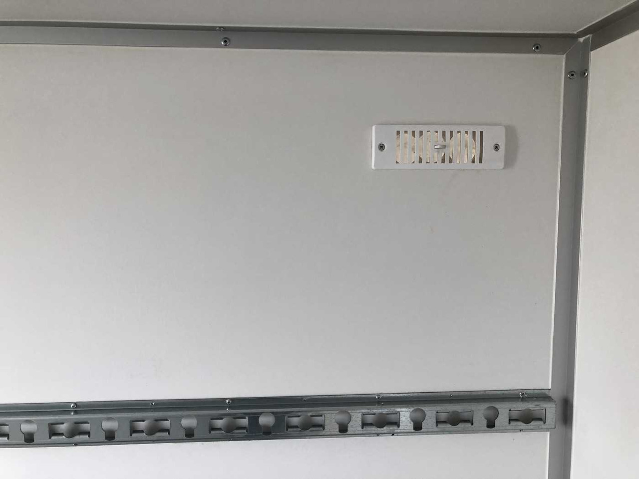 New Closed box trailer BLYSS F2030HTD Seitentür Kofferanhänger: picture 21