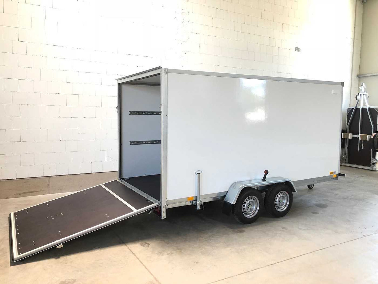BLYSS F2741HT Rampe Kofferanhänger - Closed box trailer: picture 1 BLYSS F2741HT Rampe Kofferanhänger - Closed box trailer: picture 1