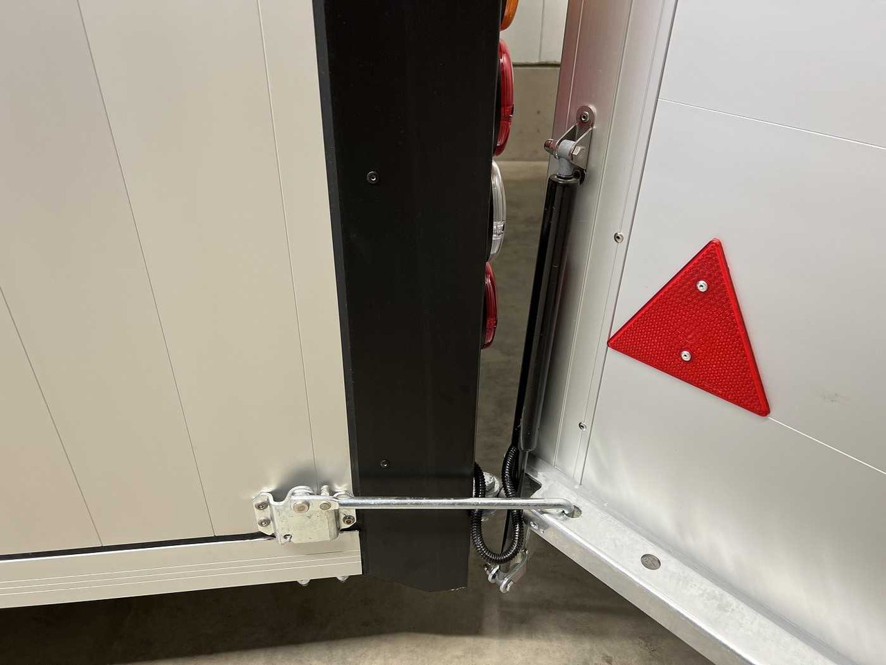 New Closed box trailer CHEVAL LIBERTE DEBON C900 Roadster Kofferanhänger: picture 28 New Closed box trailer CHEVAL LIBERTE DEBON C900 Roadster Kofferanhänger: picture 28