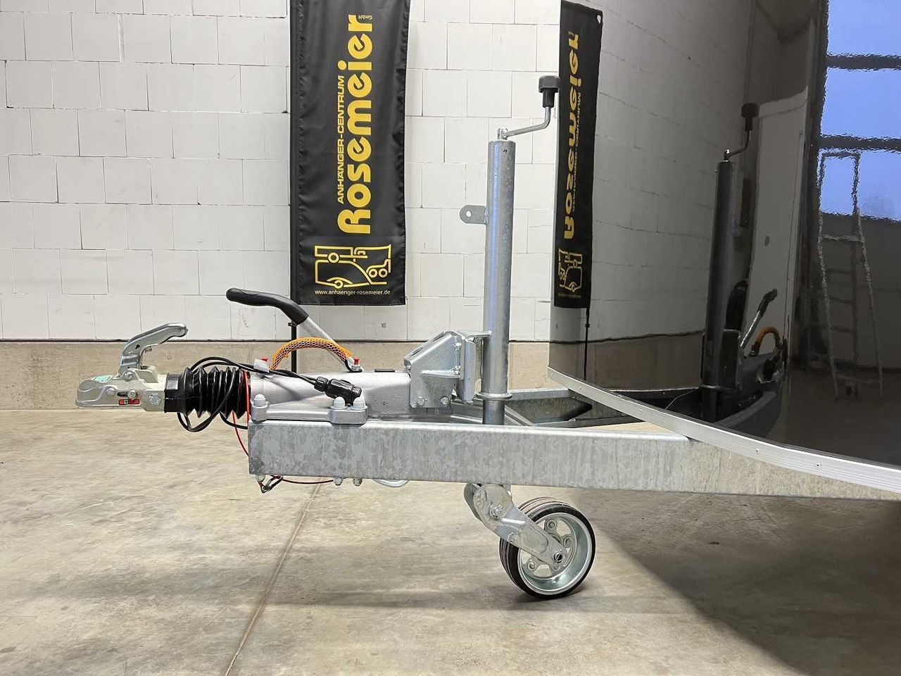 New Closed box trailer CHEVAL LIBERTE DEBON C900 Roadster Kofferanhänger: picture 25 New Closed box trailer CHEVAL LIBERTE DEBON C900 Roadster Kofferanhänger: picture 25