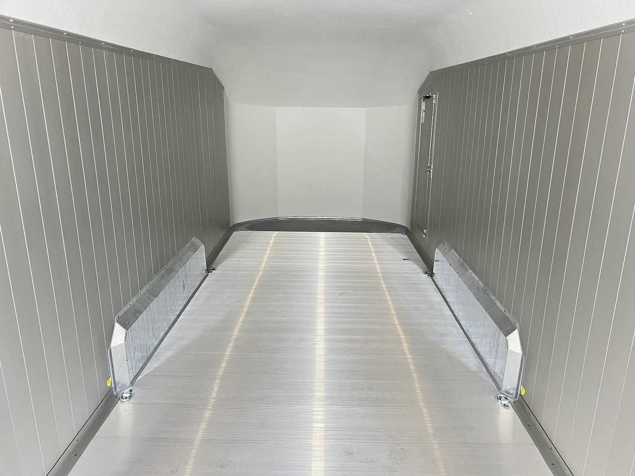 New Closed box trailer CHEVAL LIBERTE DEBON C900 Roadster Kofferanhänger: picture 9 New Closed box trailer CHEVAL LIBERTE DEBON C900 Roadster Kofferanhänger: picture 9