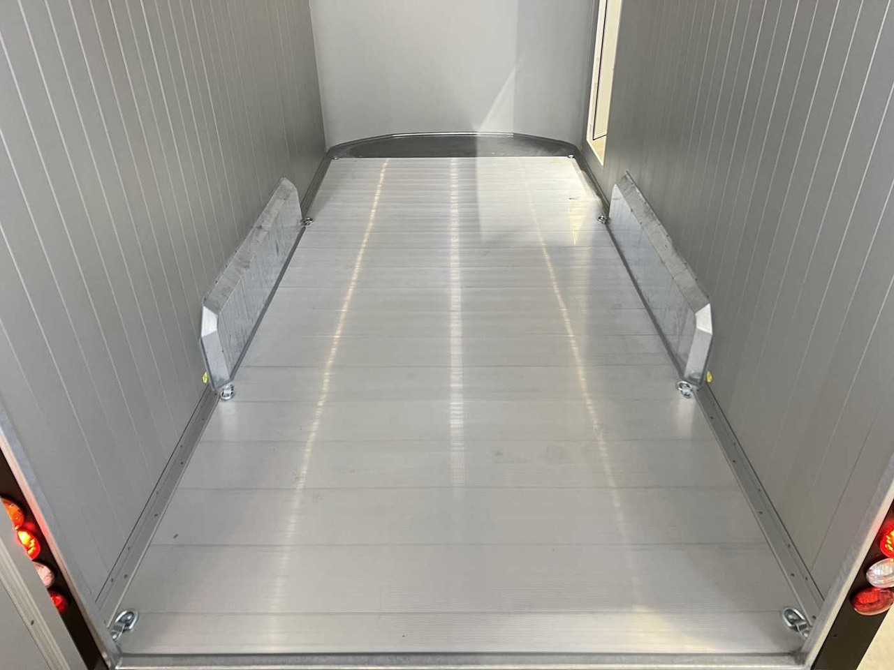 New Closed box trailer CHEVAL LIBERTE DEBON C900 Roadster Kofferanhänger: picture 8 New Closed box trailer CHEVAL LIBERTE DEBON C900 Roadster Kofferanhänger: picture 8