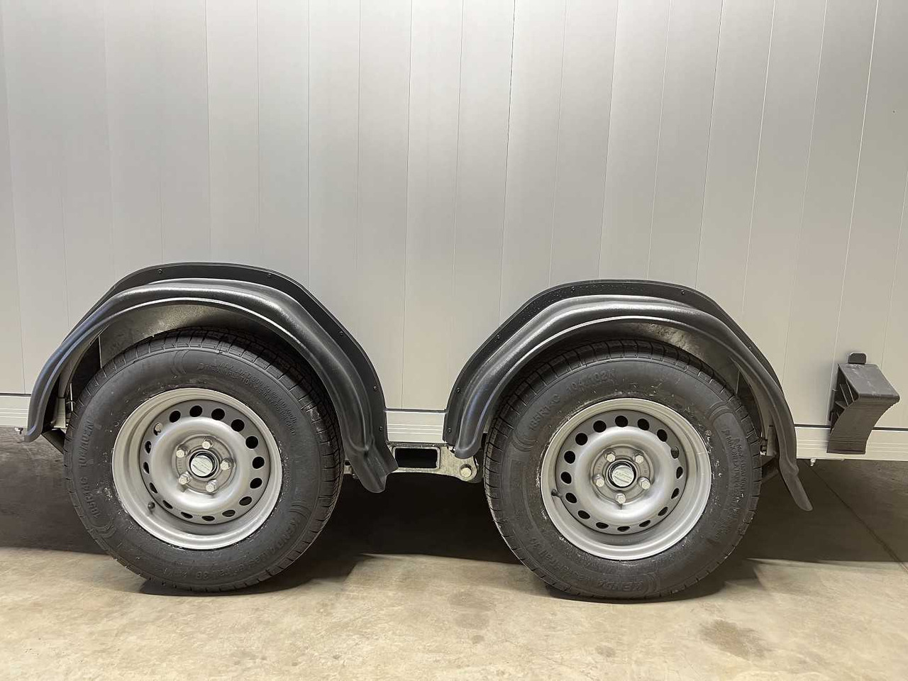 New Closed box trailer CHEVAL LIBERTE DEBON C900 Roadster Kofferanhänger: picture 27 New Closed box trailer CHEVAL LIBERTE DEBON C900 Roadster Kofferanhänger: picture 27