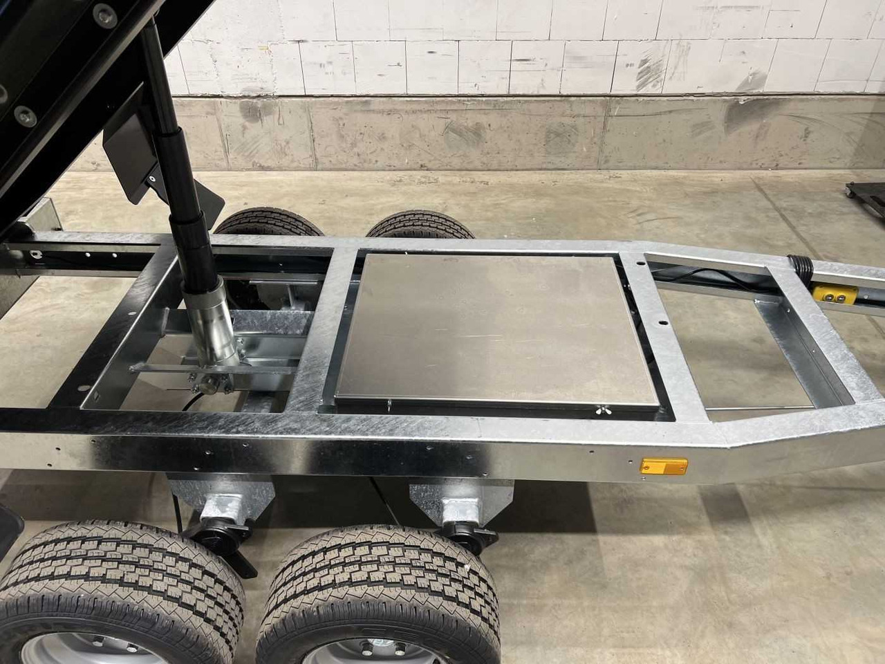 New Tipper trailer FENDT Dumper 2-27 Muldenkipper: picture 13