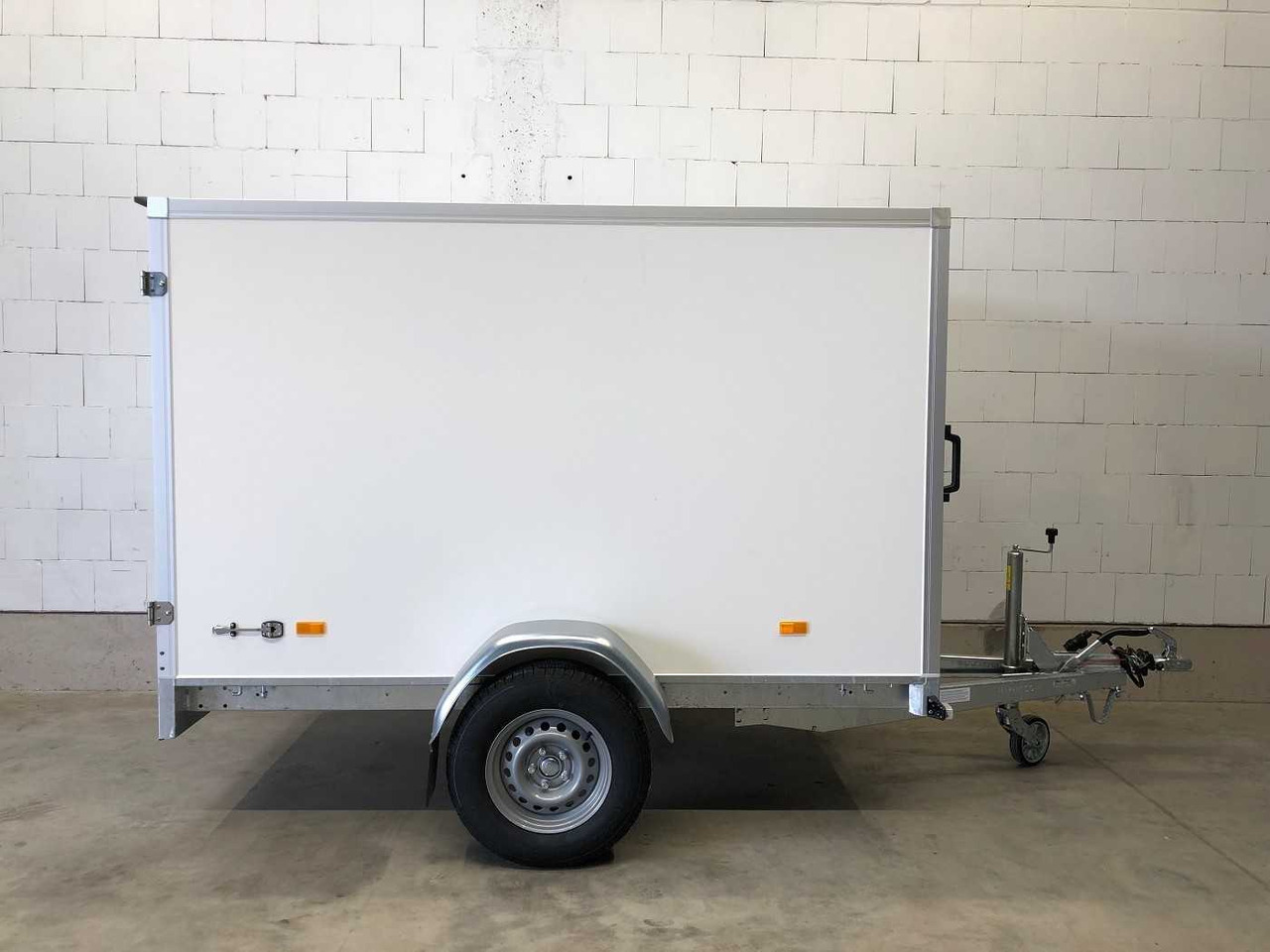 HAPERT Sapphire L-1 Kofferanhänger - Closed box trailer: picture 1 HAPERT Sapphire L-1 Kofferanhänger - Closed box trailer: picture 1