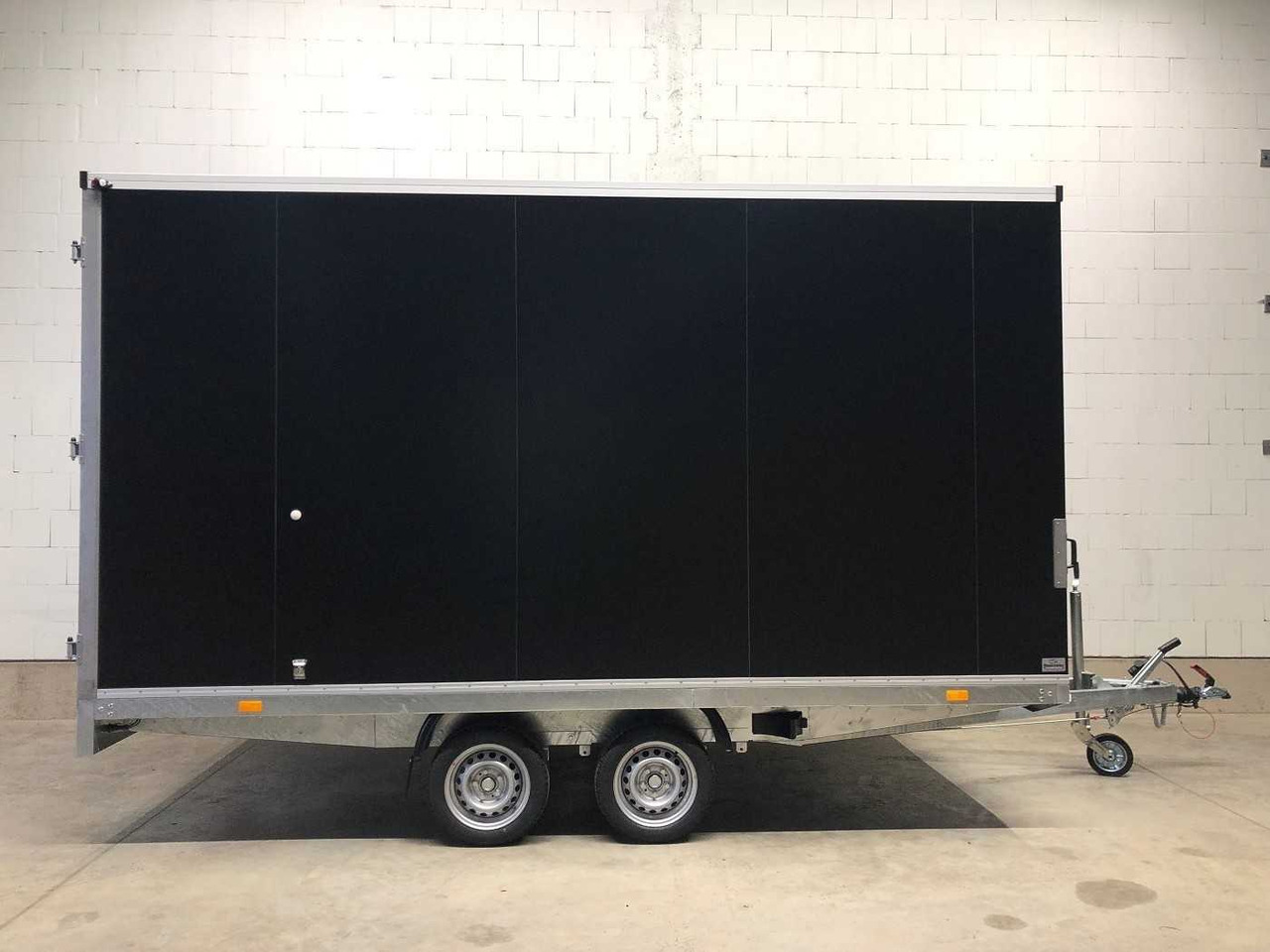 VEZEKO HK E 27.4 Kofferanhänger - Closed box trailer: picture 1 VEZEKO HK E 27.4 Kofferanhänger - Closed box trailer: picture 1