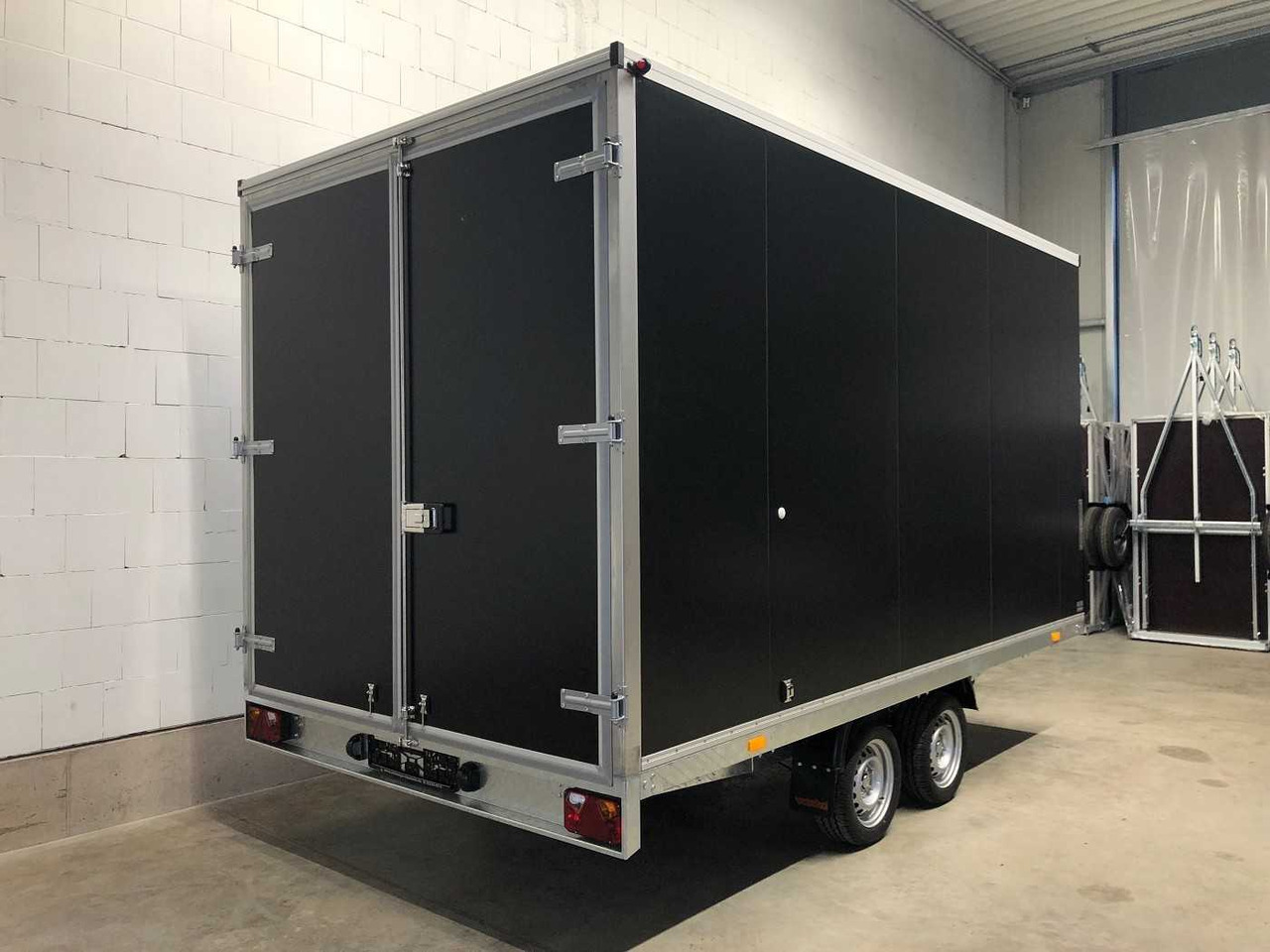 VEZEKO HK E 27.4 Kofferanhänger - Closed box trailer: picture 5 VEZEKO HK E 27.4 Kofferanhänger - Closed box trailer: picture 5