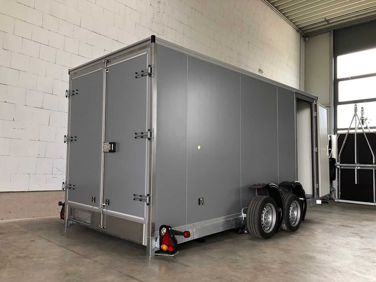 VEZEKO Husky FB K 35.40 Abs Tür Kofferanhänger - Closed box trailer: picture 3 VEZEKO Husky FB K 35.40 Abs Tür Kofferanhänger - Closed box trailer: picture 3