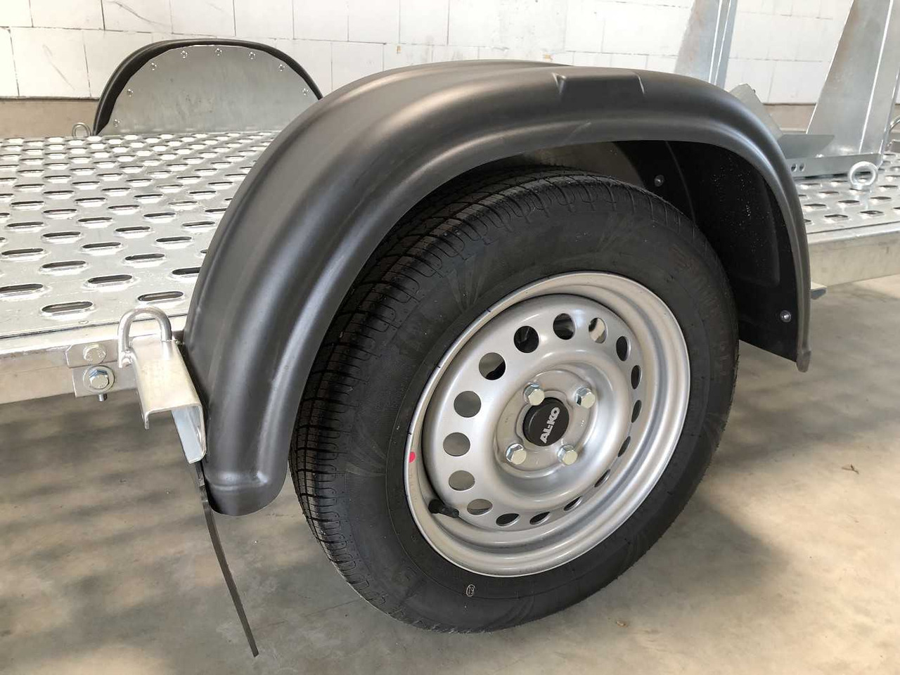 New Motorcycle trailer VEZEKO Motovan B 08+Box Motorradanhänger: picture 12