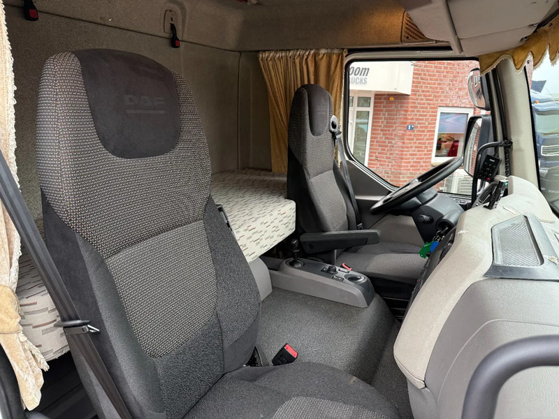 DAF LF 210 LF210 4X2 / Slaapcabine / 11.990KG / D'hollandia 1.50KG / DAF dealer onderhoud - Box truck: picture 5 DAF LF 210 LF210 4X2 / Slaapcabine / 11.990KG / D'hollandia 1.50KG / DAF dealer onderhoud - Box truck: picture 5