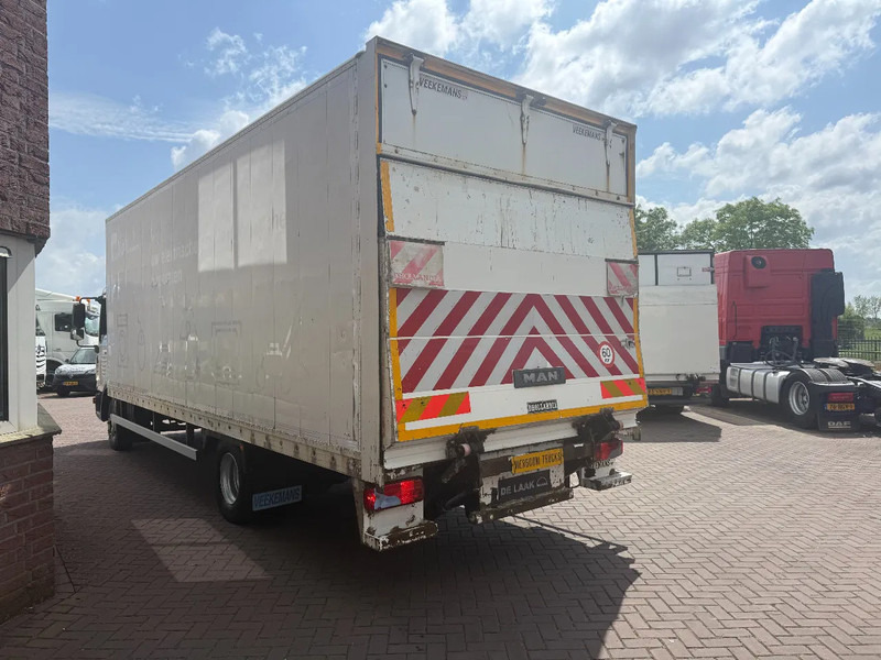 MAN TGL 12.210 TGL 12.210 4X2 Koffer mit Ladebordwand / Schaltgetriebe / EURO3 /Klima - Box truck: picture 4 MAN TGL 12.210 TGL 12.210 4X2 Koffer mit Ladebordwand / Schaltgetriebe / EURO3 /Klima - Box truck: picture 4