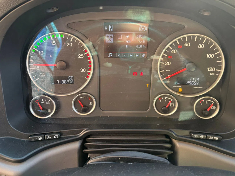 MAN TGX 18.420 TGX 18.420 4X2 / 2 BEDS / SMART TACHO / FRIDGE / PARKING AIRCO / TOP CONDITION / NEW MODEL - Tractor unit: picture 4 MAN TGX 18.420 TGX 18.420 4X2 / 2 BEDS / SMART TACHO / FRIDGE / PARKING AIRCO / TOP CONDITION / NEW MODEL - Tractor unit: picture 4