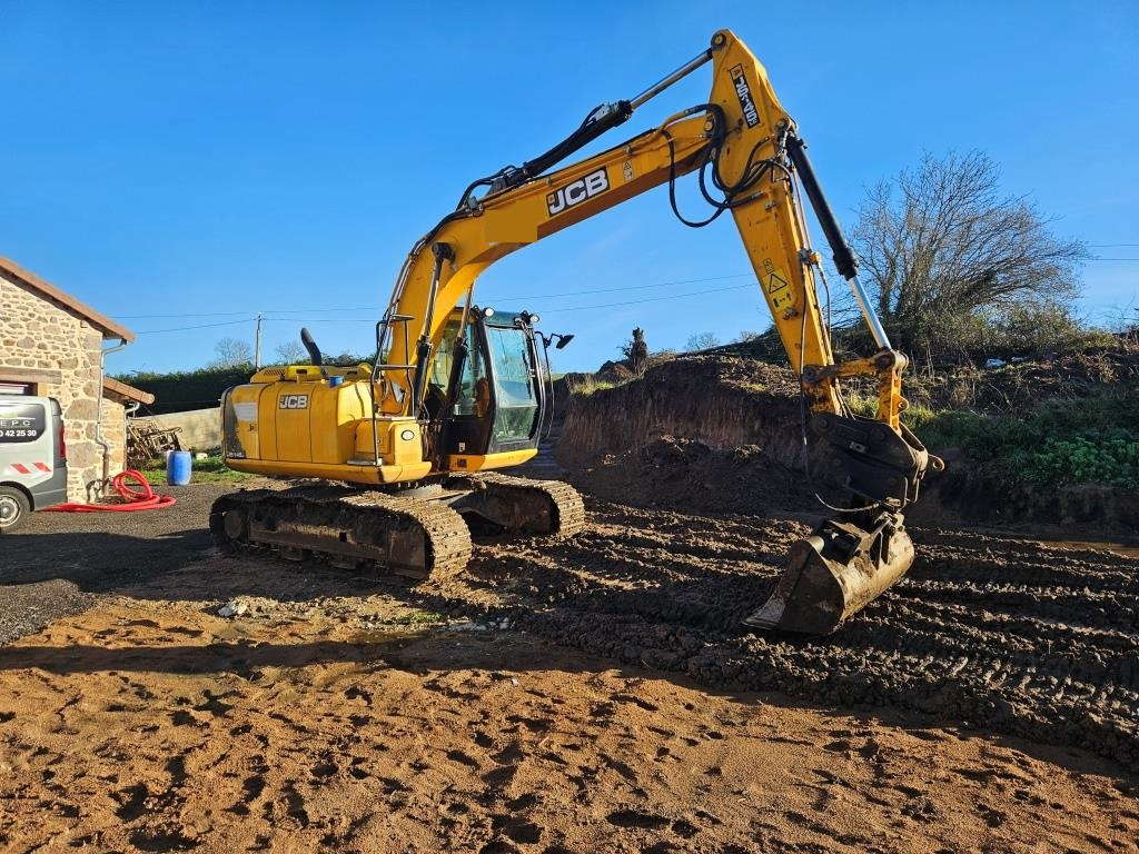 Crawler excavator JCB JS 145 LC: picture 8