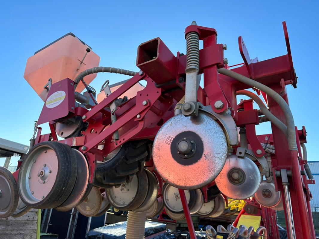 Seed drill Becker Aeromat 8 DTE E-Motion: picture 12