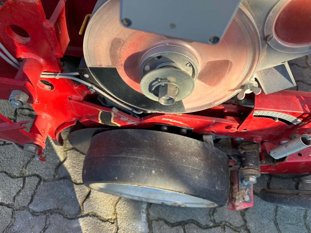 Seed drill Becker Aeromat 8 DTE E-Motion: picture 7