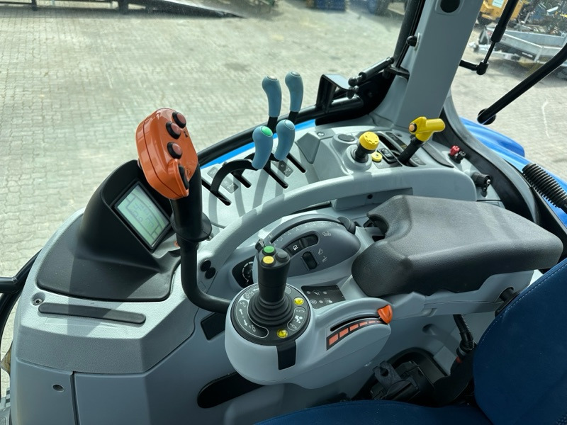 New Holland T7.190 PC - Farm tractor: picture 5 New Holland T7.190 PC - Farm tractor: picture 5