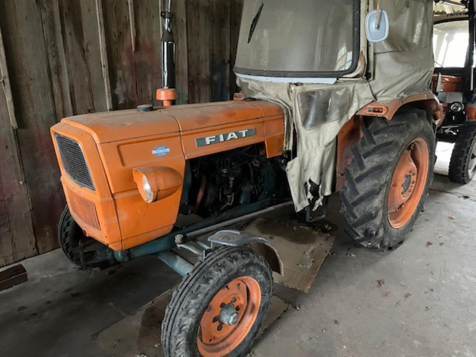 Traktor Fiat 315, 33PS - Farm tractor: picture 1 Traktor Fiat 315, 33PS - Farm tractor: picture 1