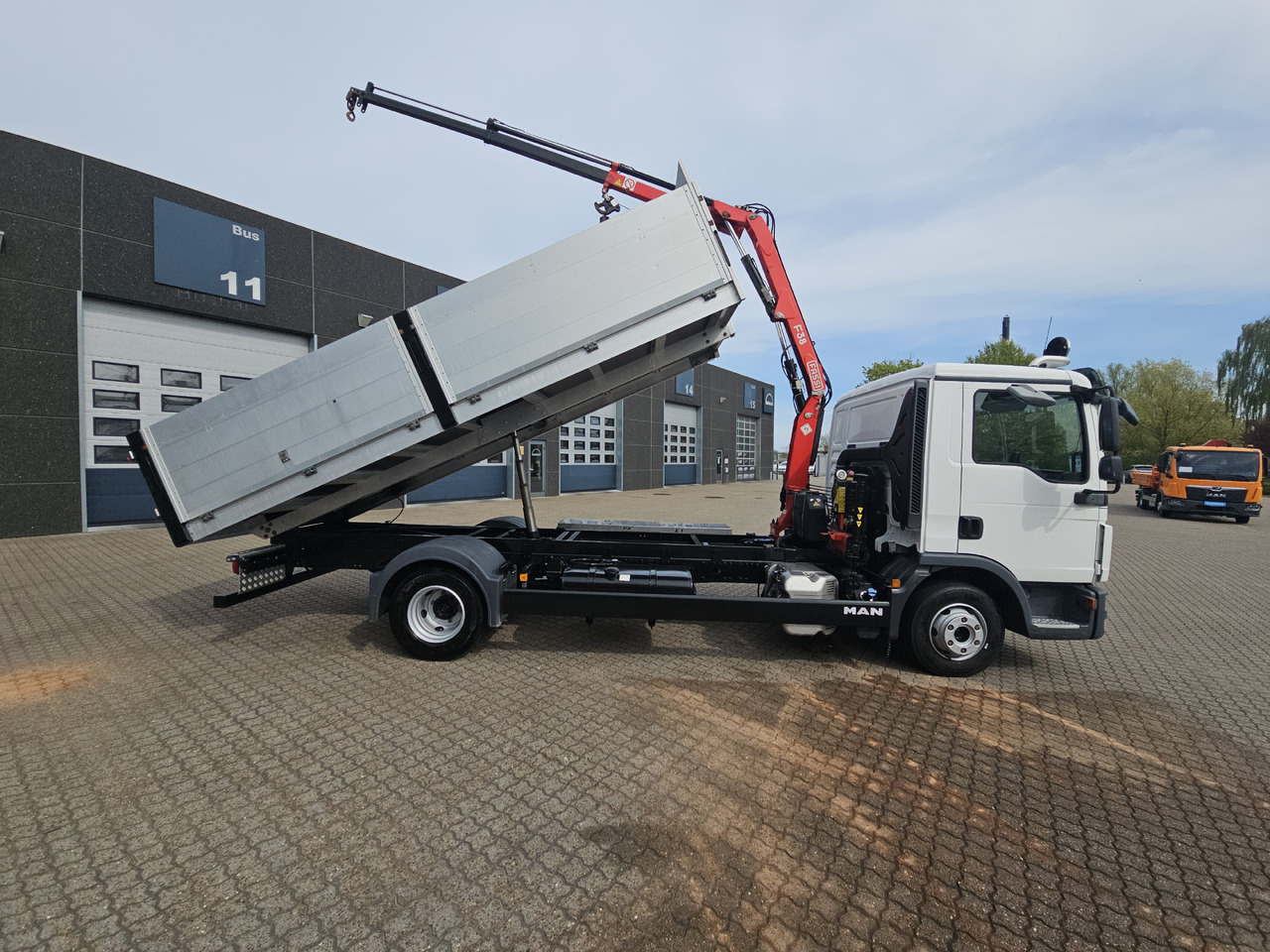 MAN TGL 10.220 - Tipper, Crane truck: picture 5 MAN TGL 10.220 - Tipper, Crane truck: picture 5