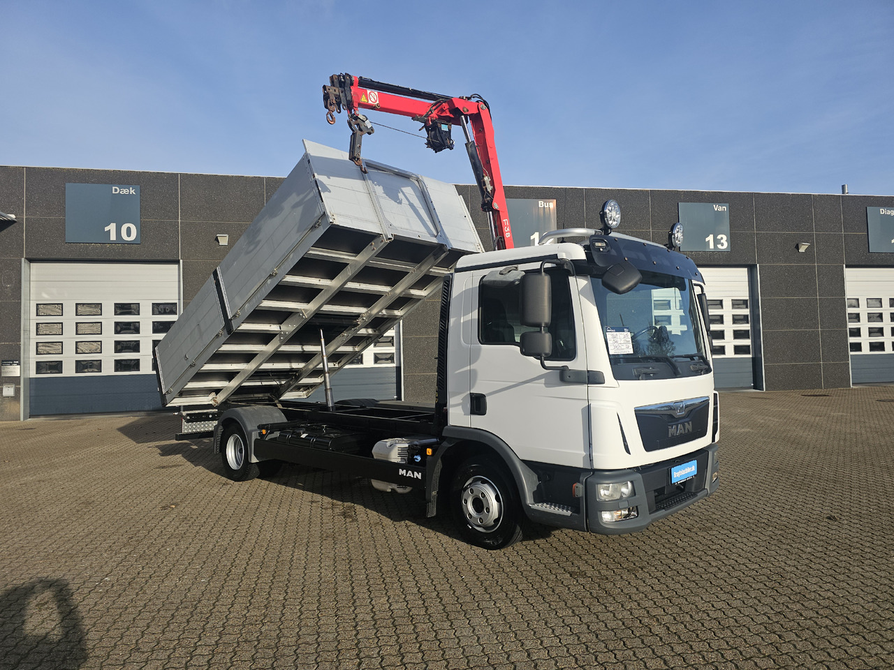 MAN TGL 10.220 - Tipper, Crane truck: picture 2 MAN TGL 10.220 - Tipper, Crane truck: picture 2
