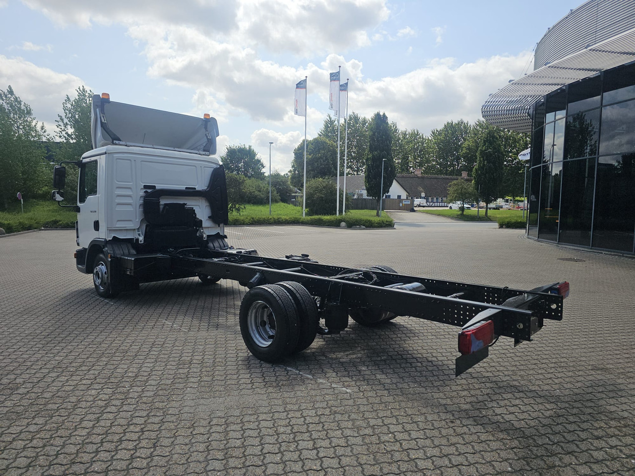 MAN TGL 8.190 - Cab chassis truck: picture 3 MAN TGL 8.190 - Cab chassis truck: picture 3