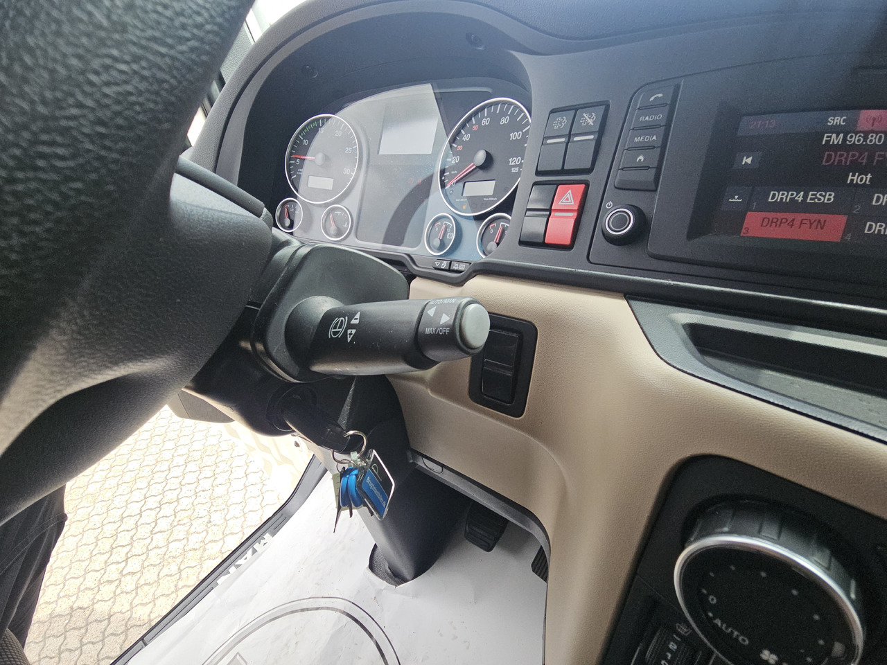 Tractor unit MAN TGX 26.470: picture 21