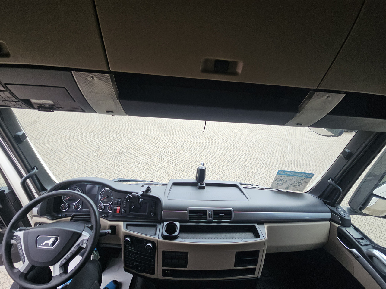 Tractor unit MAN TGX 26.470: picture 17