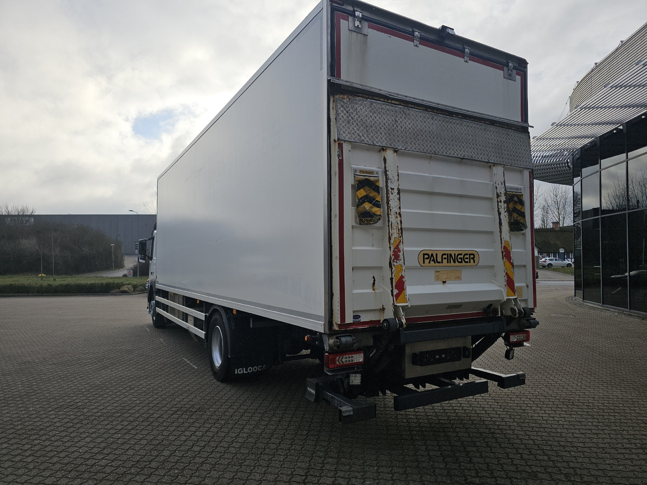 Volvo FM330 - Refrigerator truck: picture 4 Volvo FM330 - Refrigerator truck: picture 4