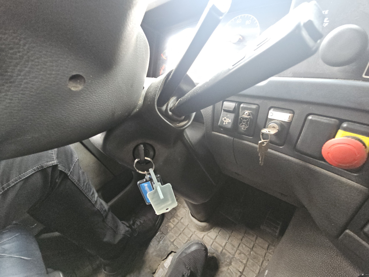 Garbage truck Volvo FM9 6x2: picture 18