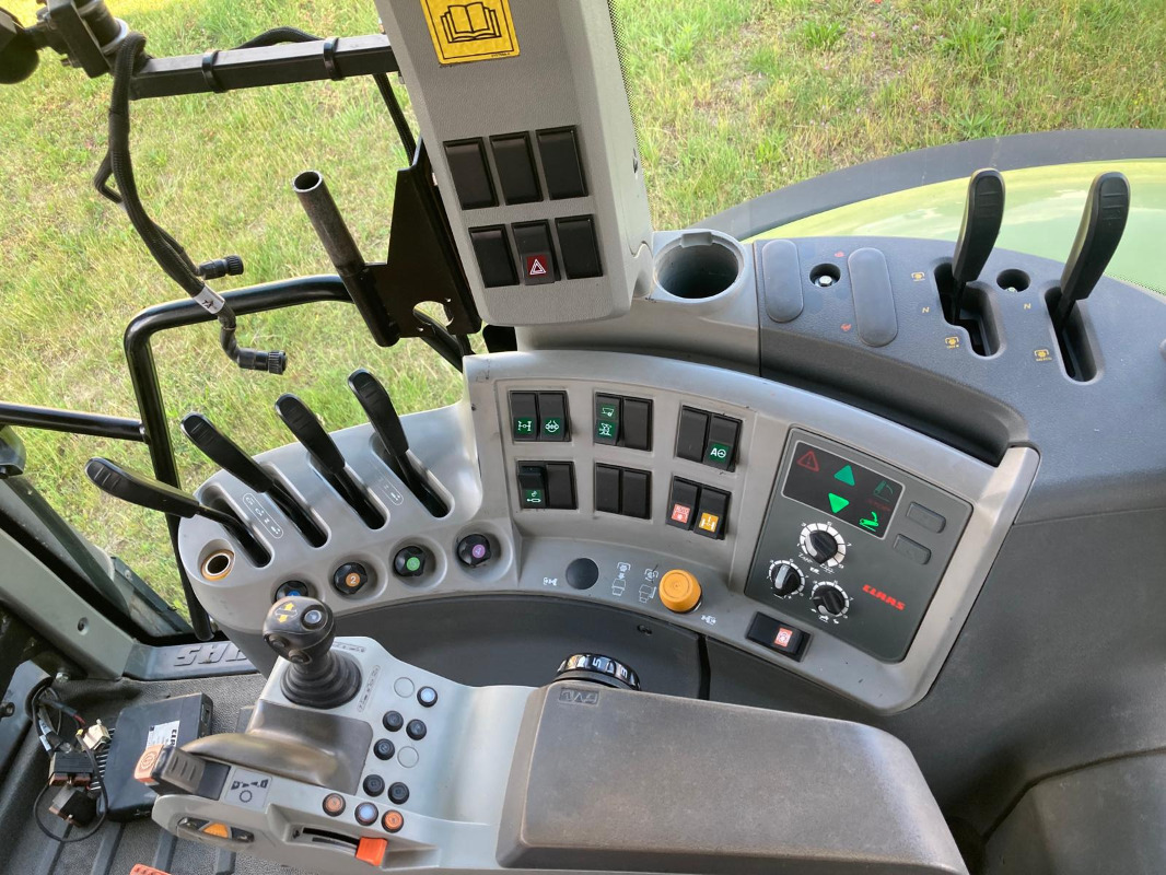 CLAAS AXION 840 - Farm tractor: picture 5 CLAAS AXION 840 - Farm tractor: picture 5