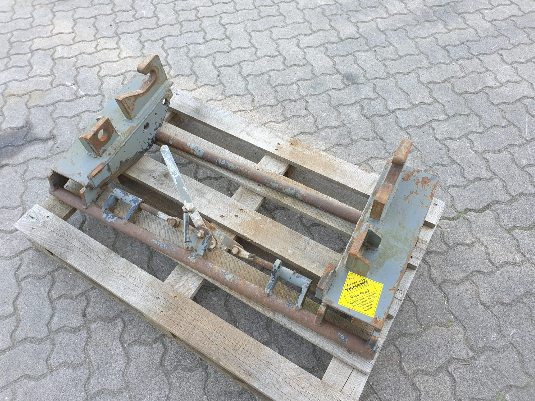 ADAPTERRAHMEN KRAMER / EURO - Front loader for tractor: picture 3 ADAPTERRAHMEN KRAMER / EURO - Front loader for tractor: picture 3