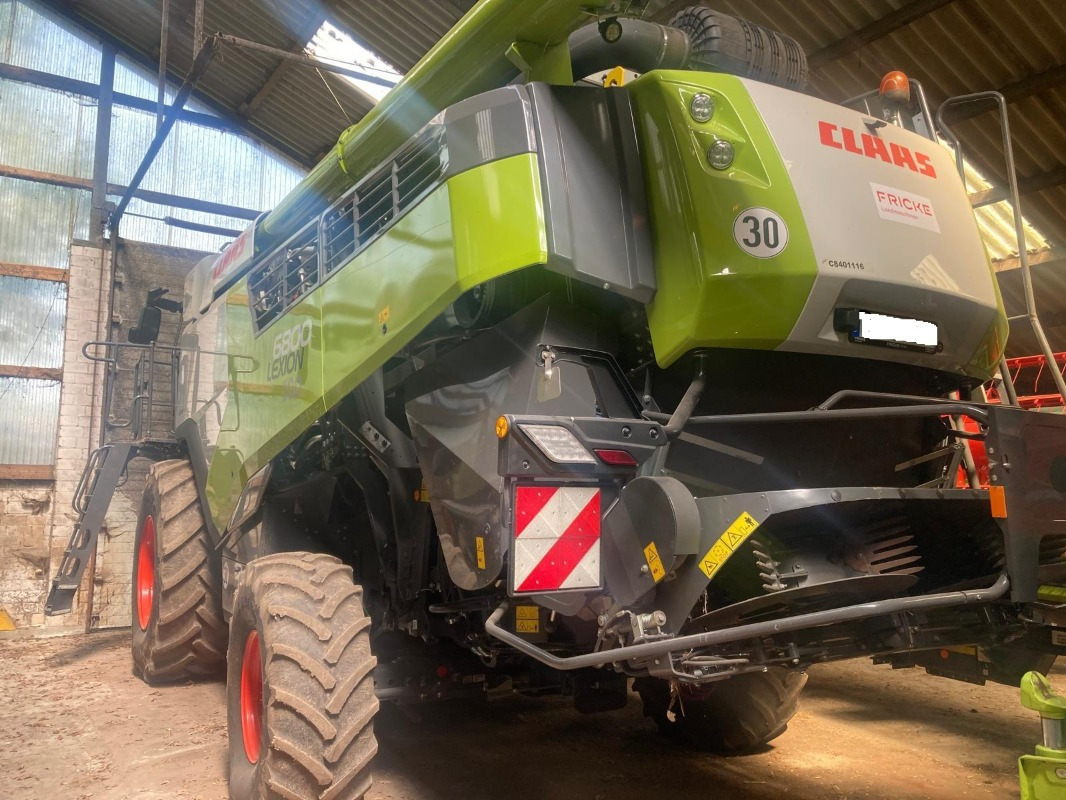 CLAAS Lexion 6800 mit Vario 930 Schneidwerk - Combine harvester: picture 1 CLAAS Lexion 6800 mit Vario 930 Schneidwerk - Combine harvester: picture 1