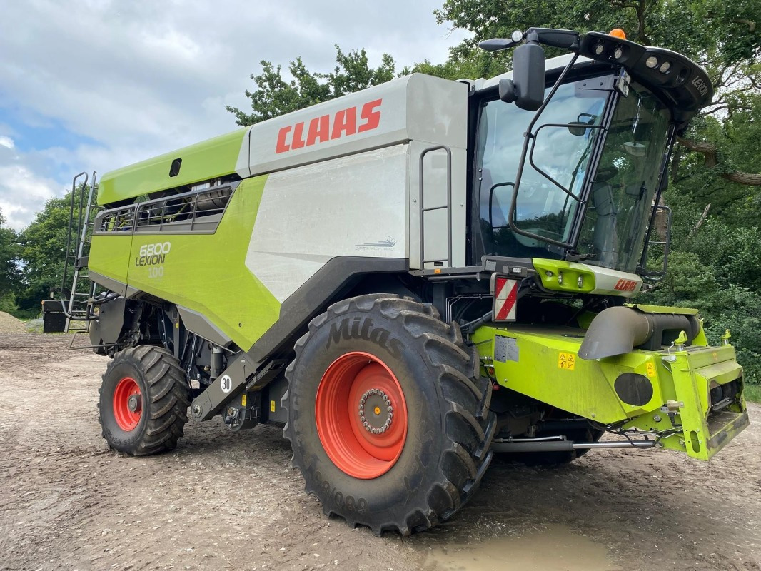 CLAAS Lexion 6800 mit Vario 930 Schneidwerk - Combine harvester: picture 1 CLAAS Lexion 6800 mit Vario 930 Schneidwerk - Combine harvester: picture 1