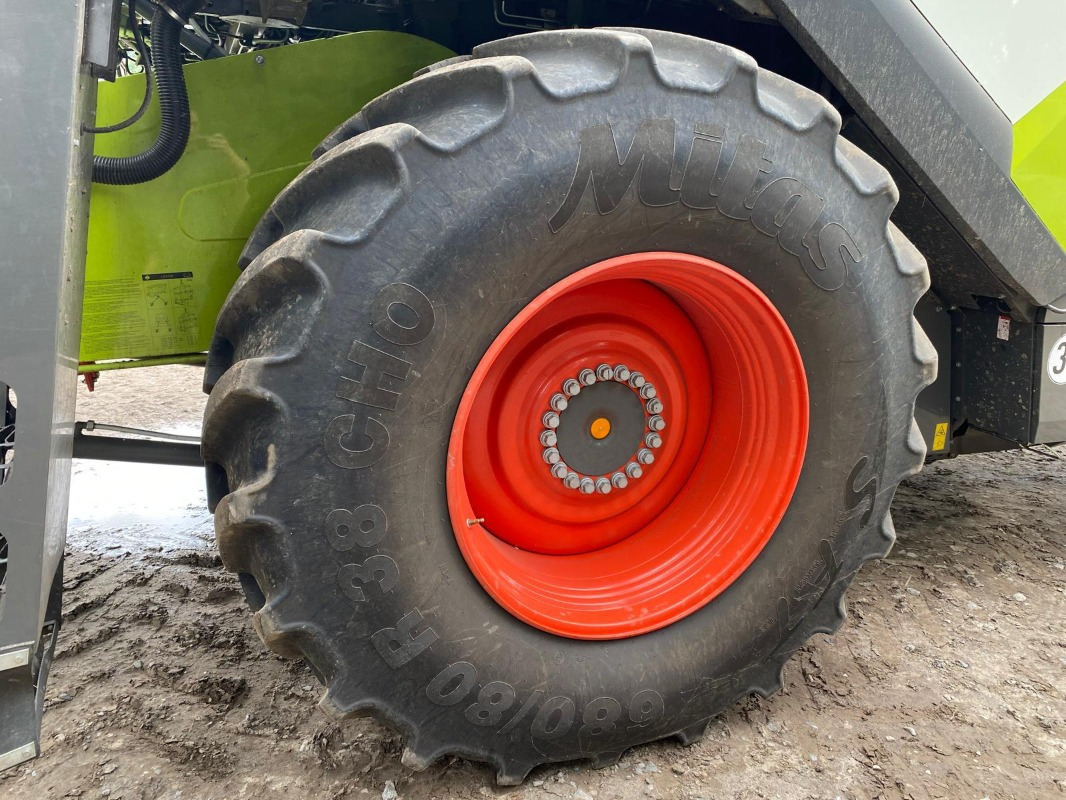 CLAAS Lexion 6800 mit Vario 930 Schneidwerk - Combine harvester: picture 3 CLAAS Lexion 6800 mit Vario 930 Schneidwerk - Combine harvester: picture 3