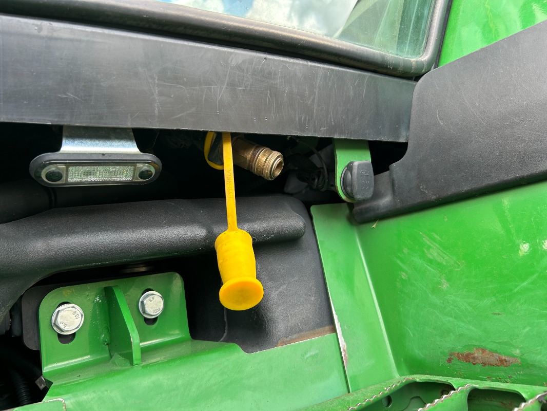 John Deere 6155R - Farm tractor: picture 3 John Deere 6155R - Farm tractor: picture 3
