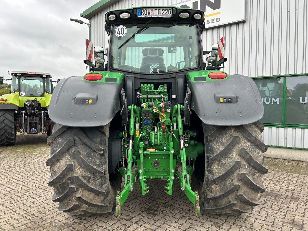 John Deere 6215R - Farm tractor: picture 5 John Deere 6215R - Farm tractor: picture 5