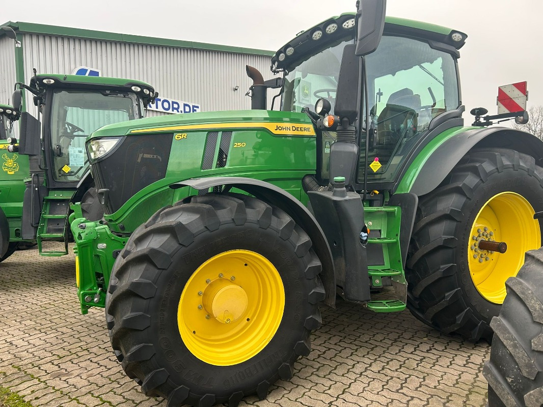 John Deere 6R 250 *MIETRÜCKLÄUFER* - Farm tractor: picture 1 John Deere 6R 250 *MIETRÜCKLÄUFER* - Farm tractor: picture 1