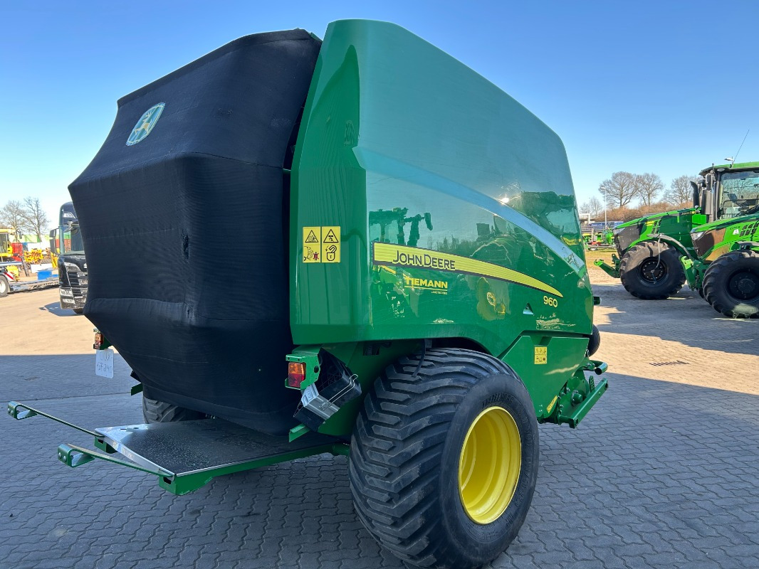 John Deere 960 Premium - Bale wrapper: picture 5 John Deere 960 Premium - Bale wrapper: picture 5