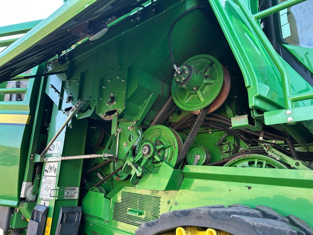 John Deere T660 - Combine harvester: picture 4 John Deere T660 - Combine harvester: picture 4