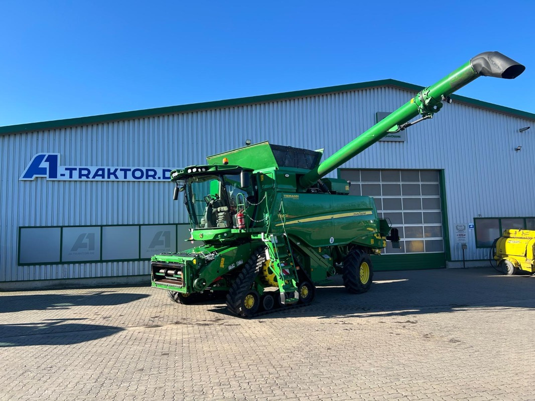 John Deere T660 - Combine harvester: picture 1 John Deere T660 - Combine harvester: picture 1