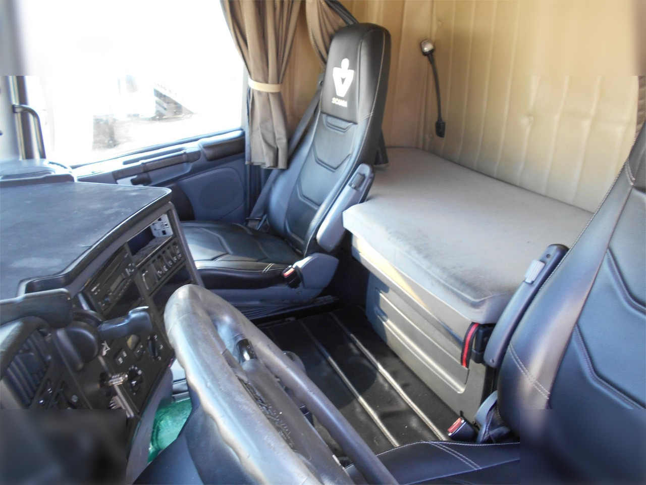 Curtainsider truck SCANIA R620: picture 7