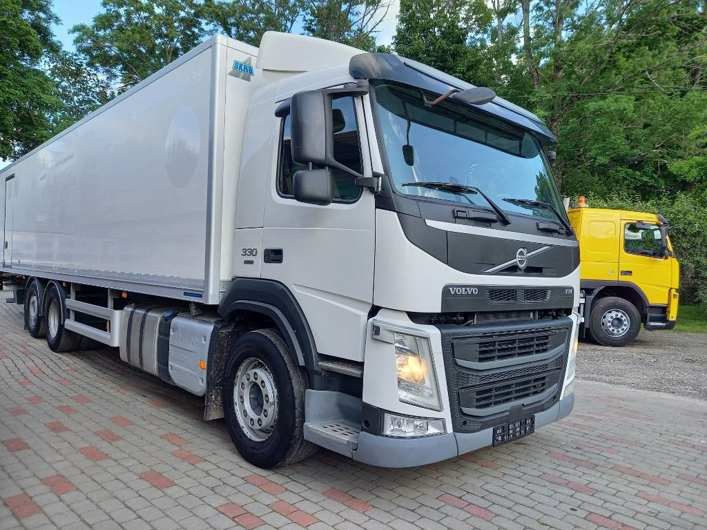 Volvo FM 330, 6x2, CARRIER SUPRA 950 U - Refrigerator truck: picture 5 Volvo FM 330, 6x2, CARRIER SUPRA 950 U - Refrigerator truck: picture 5
