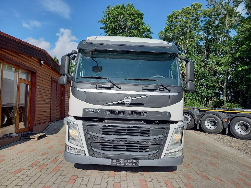 Refrigerator truck Volvo FM 330, 6x2, CARRIER SUPRA 950 U: picture 12